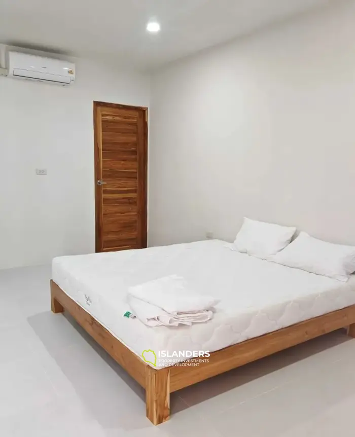 6-bdrm pool villa on a spacious plot with a large garden (Lamai)