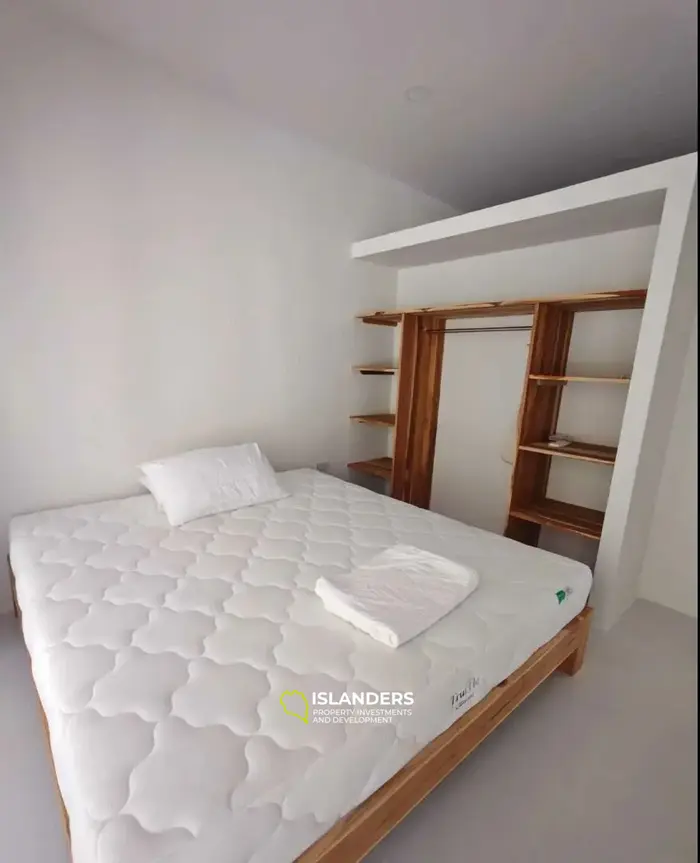 6-bdrm pool villa on a spacious plot with a large garden (Lamai)