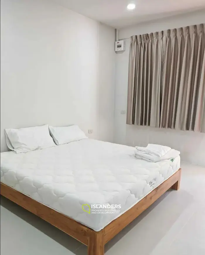 6-bdrm pool villa on a spacious plot with a large garden (Lamai)