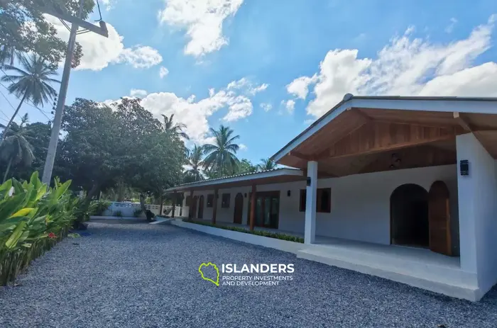 6-bdrm pool villa on a spacious plot with a large garden (Lamai)