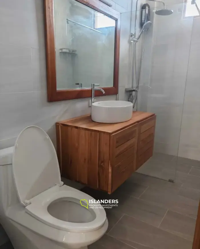 6-bdrm pool villa on a spacious plot with a large garden (Lamai)