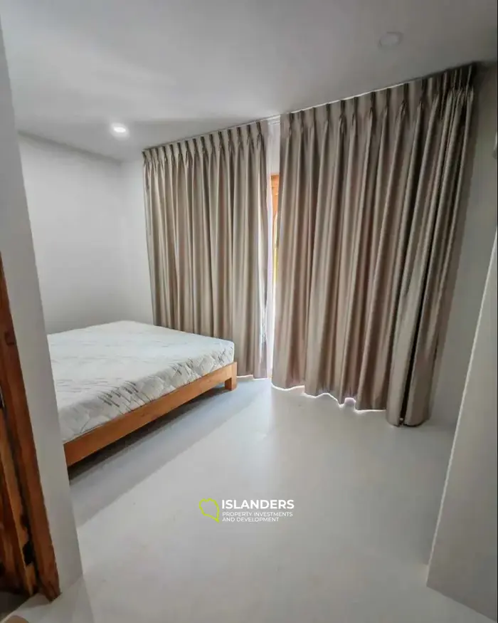 6-bdrm pool villa on a spacious plot with a large garden (Lamai)