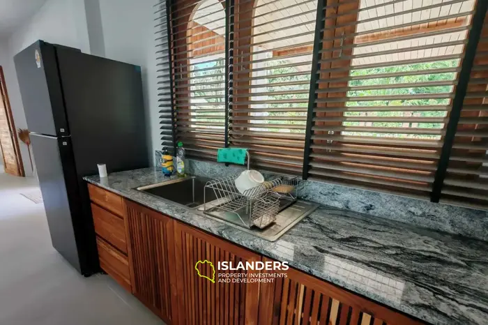 6-bdrm pool villa on a spacious plot with a large garden (Lamai)