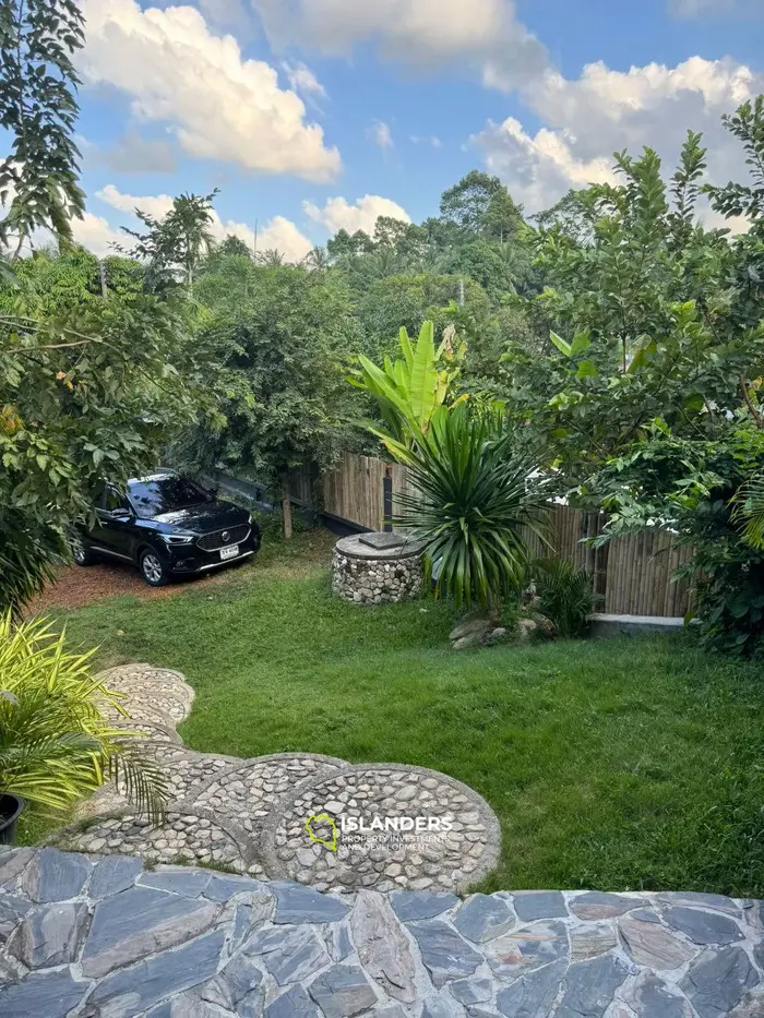 Cozy 4-bdrm family pool villa surrounded by nature (Maenam)