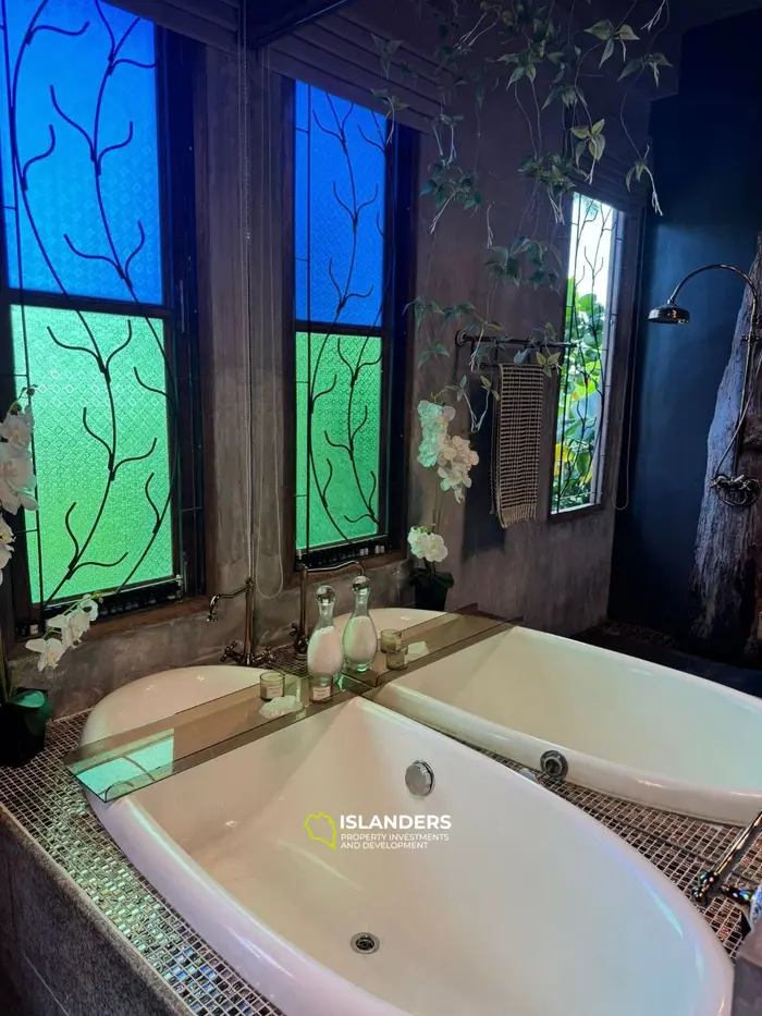 Cozy 4-bdrm family pool villa surrounded by nature (Maenam)