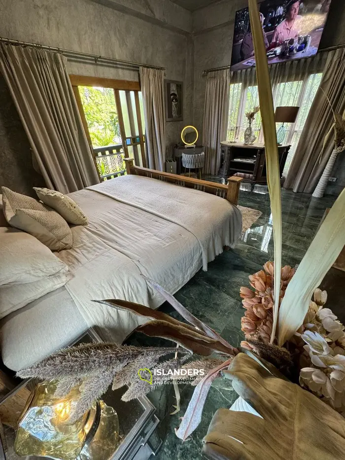 Cozy 4-bdrm family pool villa surrounded by nature (Maenam)