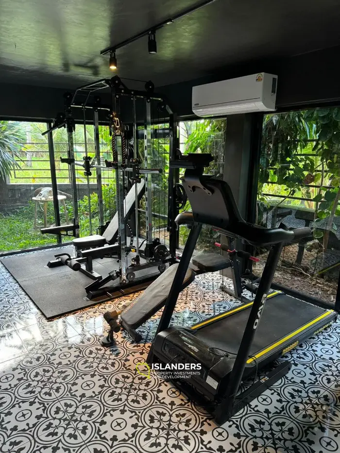 Cozy 4-bdrm family pool villa surrounded by nature (Maenam)