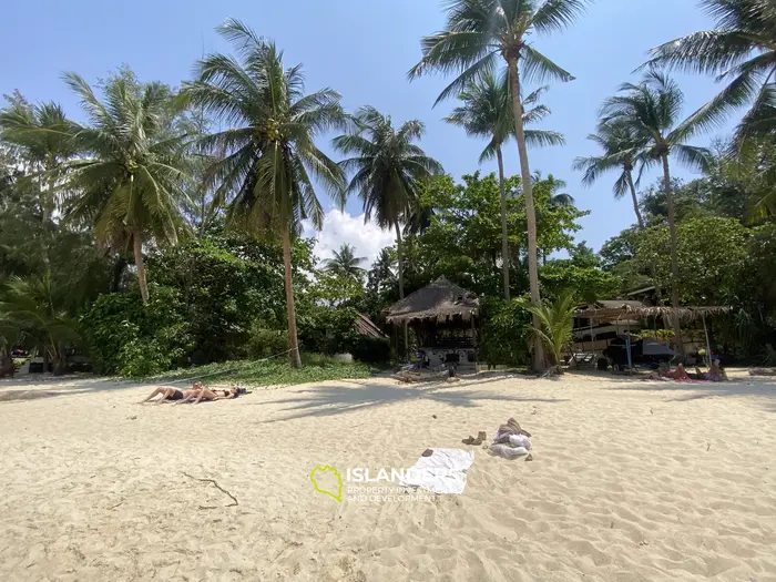 Beachfront Land with Existing Buildings in Srithanu — 2 Rai 62.7 Wah