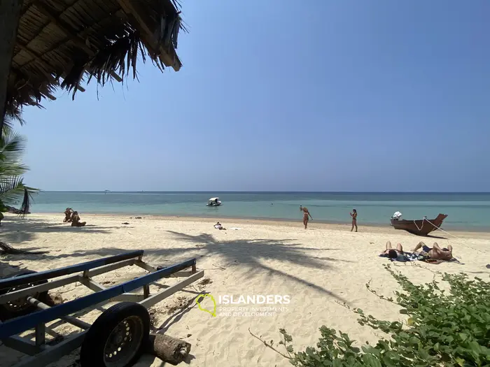 Beachfront Land with Existing Buildings in Srithanu — 2 Rai 62.7 Wah