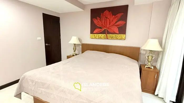 Duplex 3-bdrm pool villa surrounded by tropical nature (Maenam)