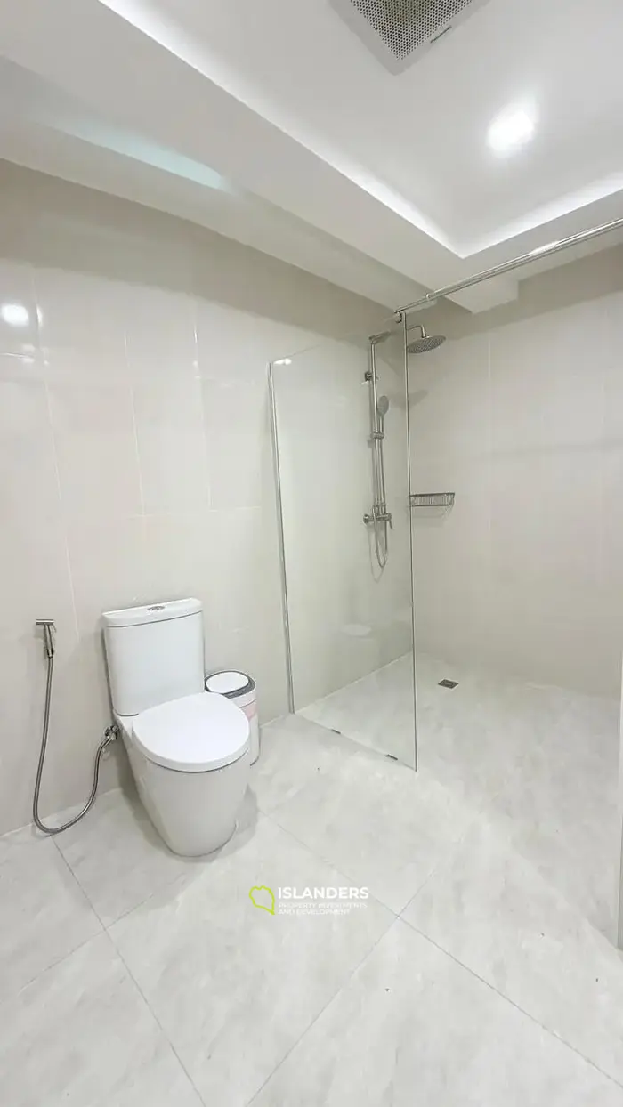 Duplex 3-bdrm pool villa surrounded by tropical nature (Maenam)