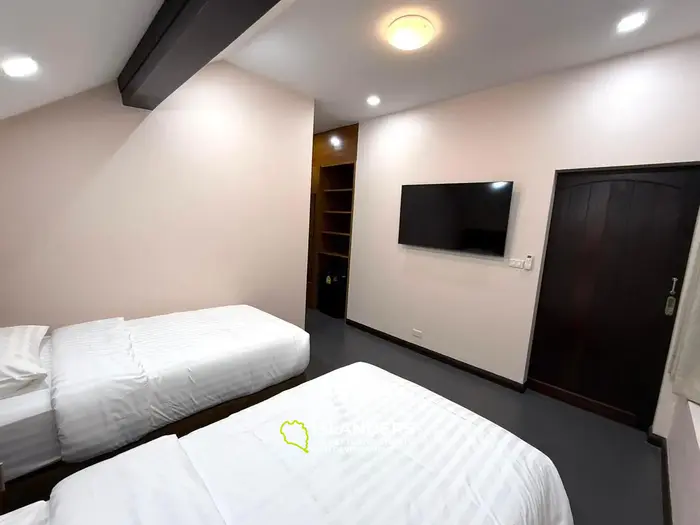 Duplex 3-bdrm pool villa surrounded by tropical nature (Maenam)