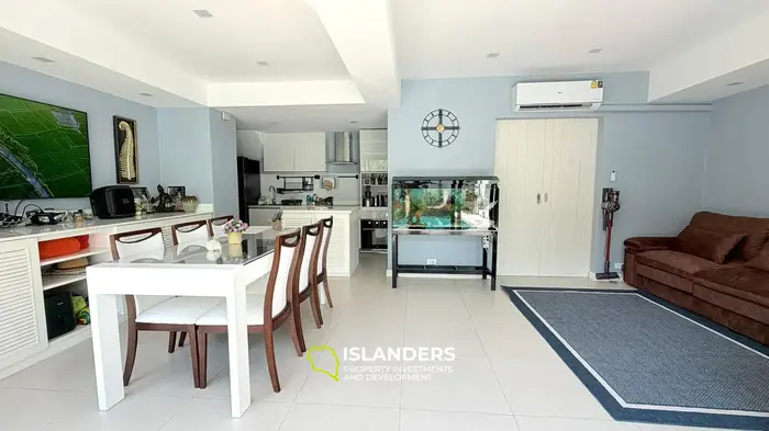 Duplex 3-bdrm pool villa surrounded by tropical nature (Maenam)