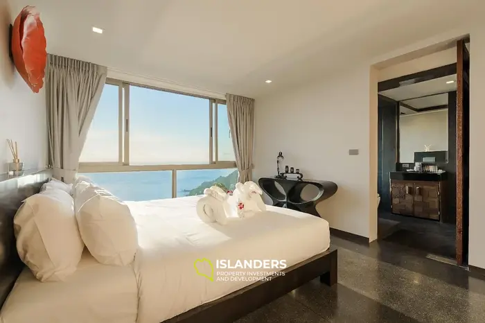 Luxury 4-bdrm pool villa with sea views on a hillside (Chaweng)