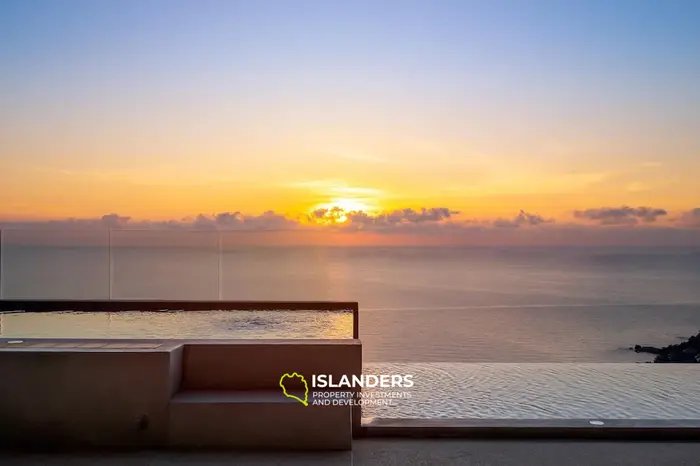 Luxury 4-bdrm pool villa with sea views on a hillside (Chaweng)