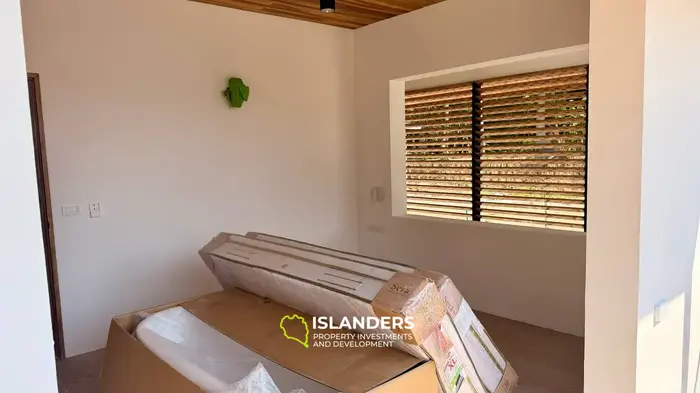 Spacious Modern Villa with Large Land Plot in the Heart of Koh Phangan