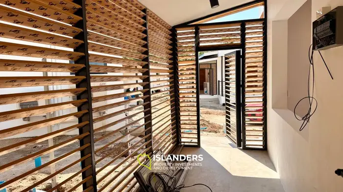 Spacious Modern Villa with Large Land Plot in the Heart of Koh Phangan