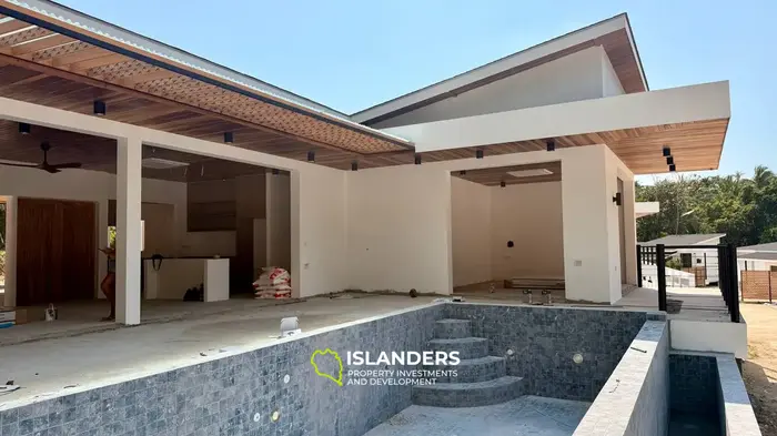 Spacious Modern Villa with Large Land Plot in the Heart of Koh Phangan