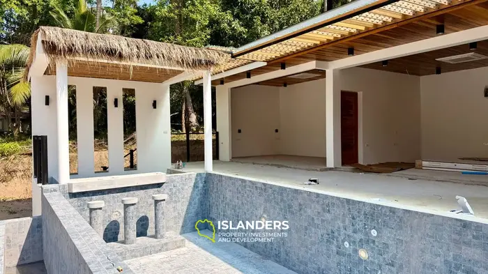 Spacious Modern Villa with Large Land Plot in the Heart of Koh Phangan