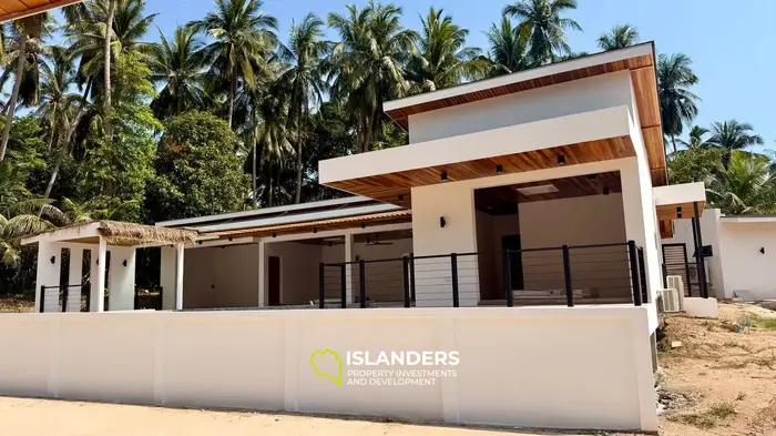 Spacious Modern Villa with Large Land Plot in the Heart of Koh Phangan