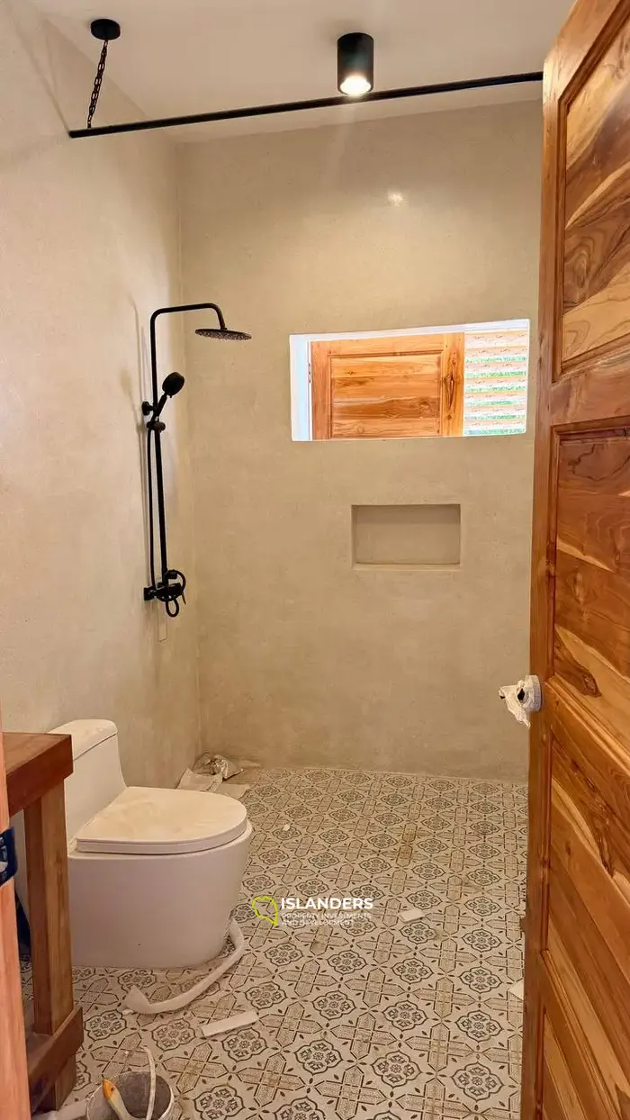 Spacious Modern Villa with Large Land Plot in the Heart of Koh Phangan