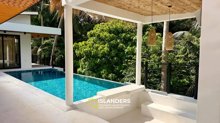 Spacious Modern Villa with Large Land Plot in the Heart of Koh Phangan