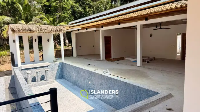 Spacious Modern Villa with Large Land Plot in the Heart of Koh Phangan